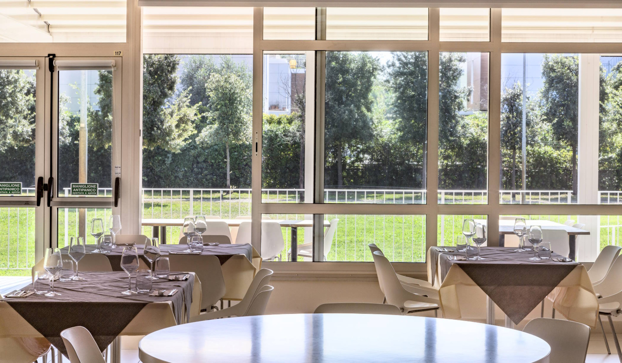 media.sala-ristorante-vista-parco2100x